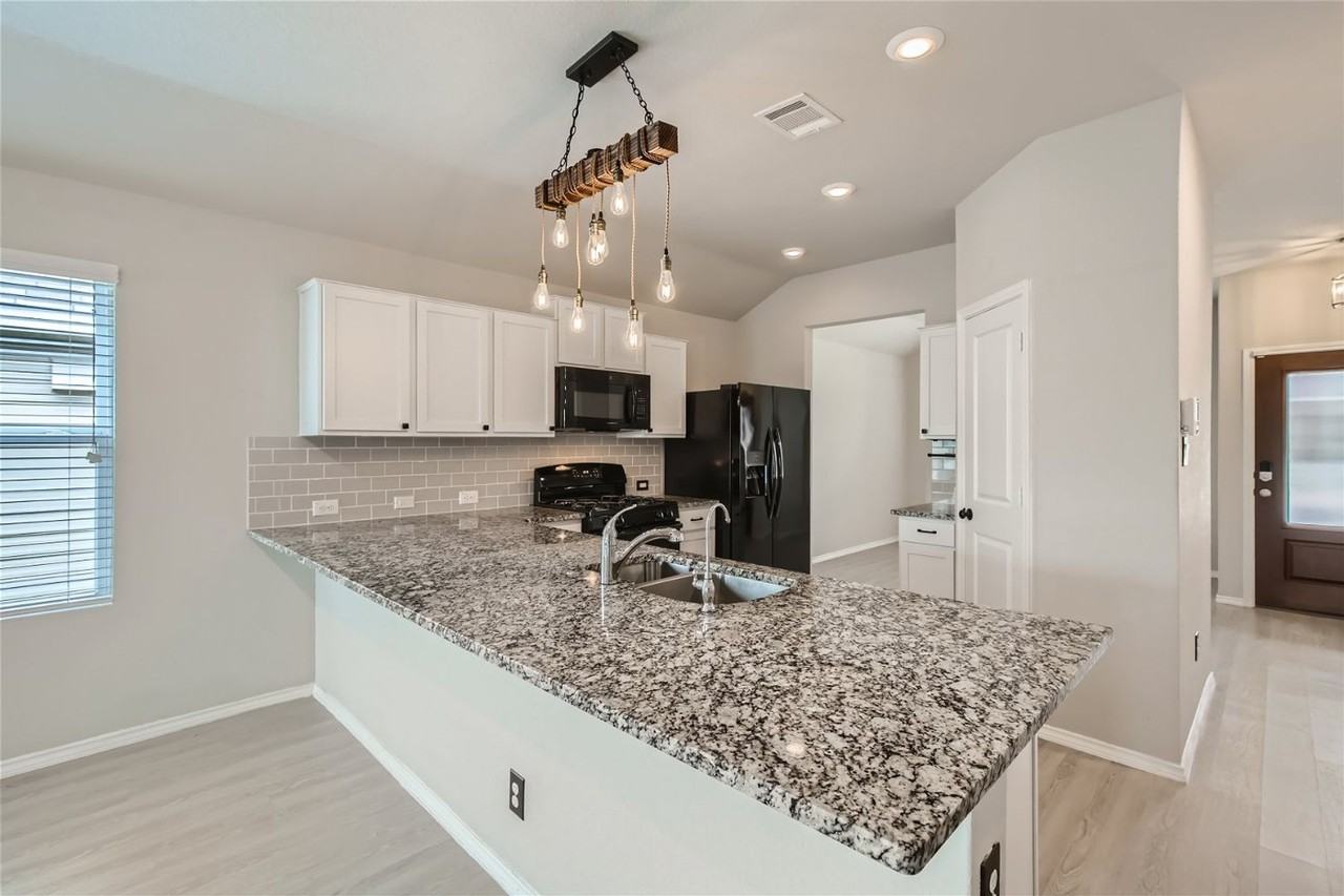 9110 Longhorn Park - Photo 3 of 15
