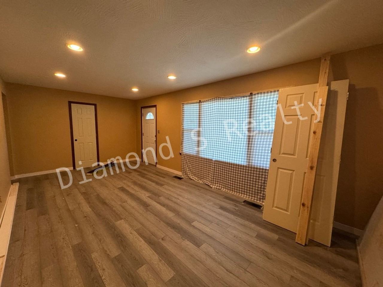 1277 E Wayland St - Photo 2 of 8