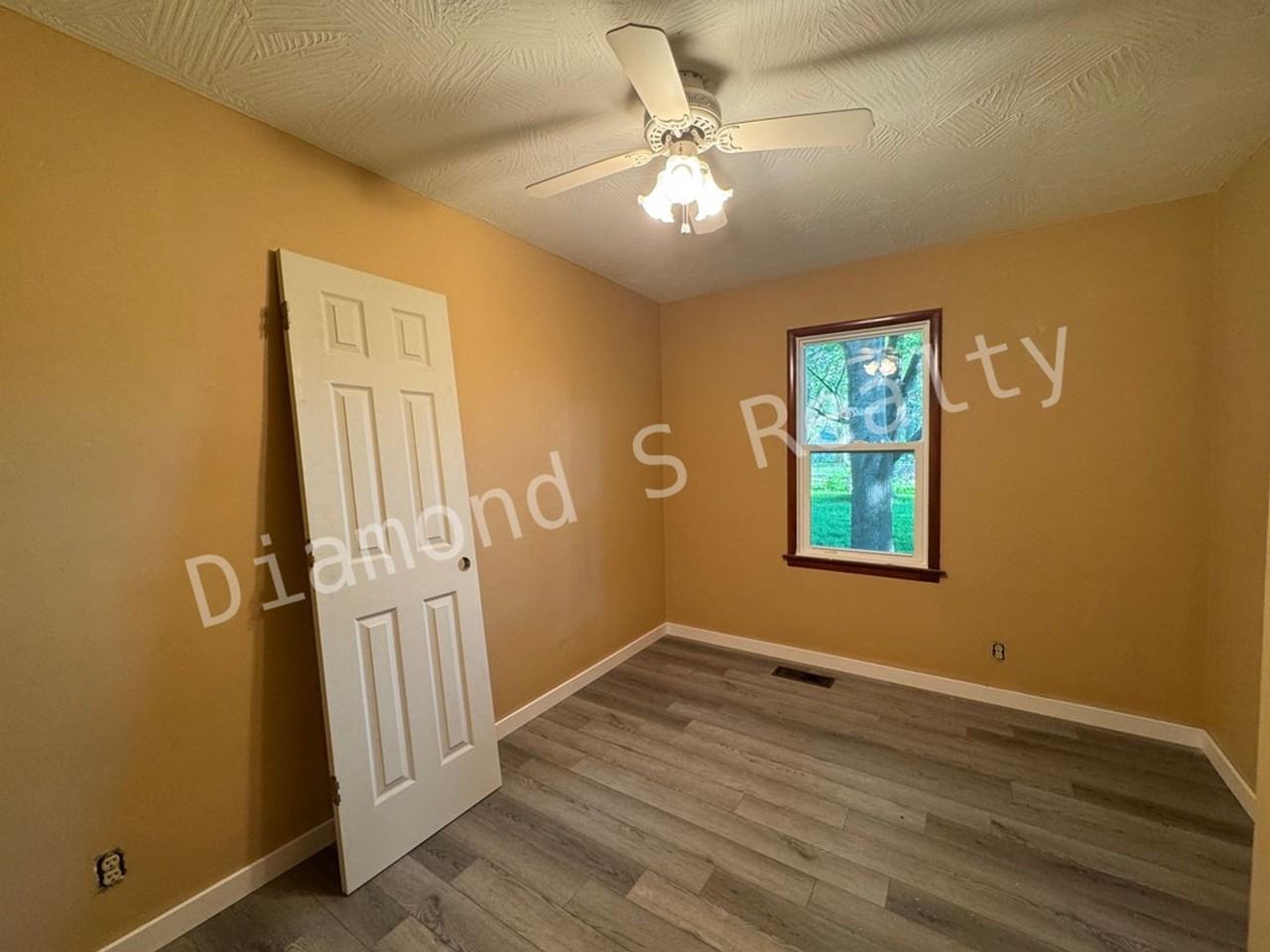 1277 E Wayland St - Photo 6 of 8
