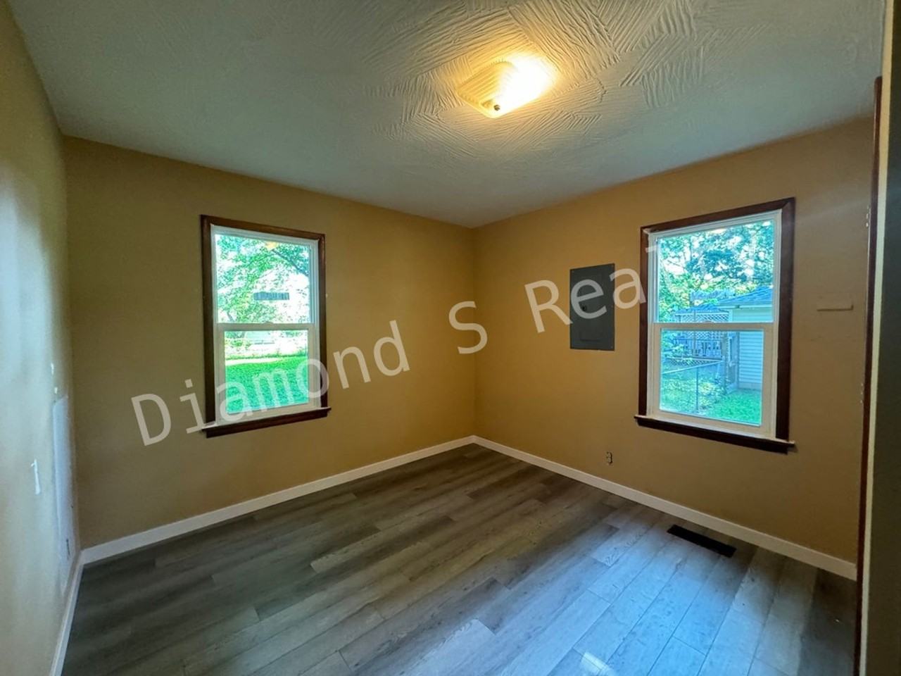 1277 E Wayland St - Photo 7 of 8
