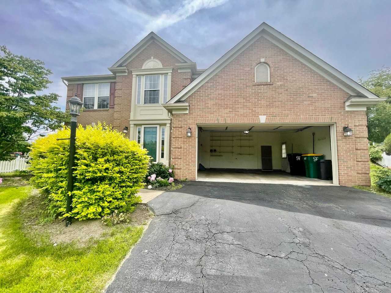 7505 Pine Creek Dr - Photo 2 of 50