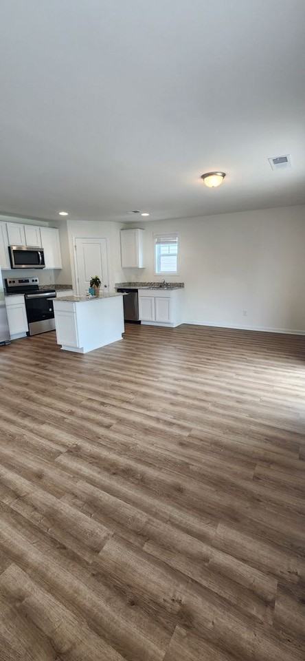 5035 Sunnycreek Drive - Photo 7 of 40