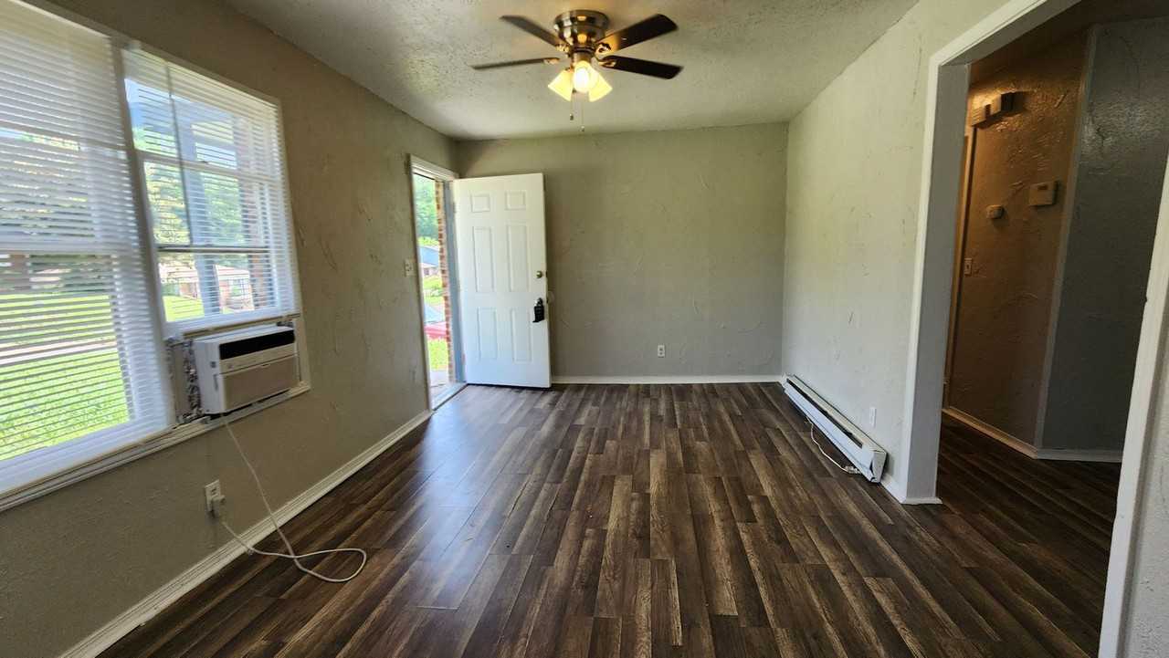 2616 Ne 17th St - Photo 3 of 10