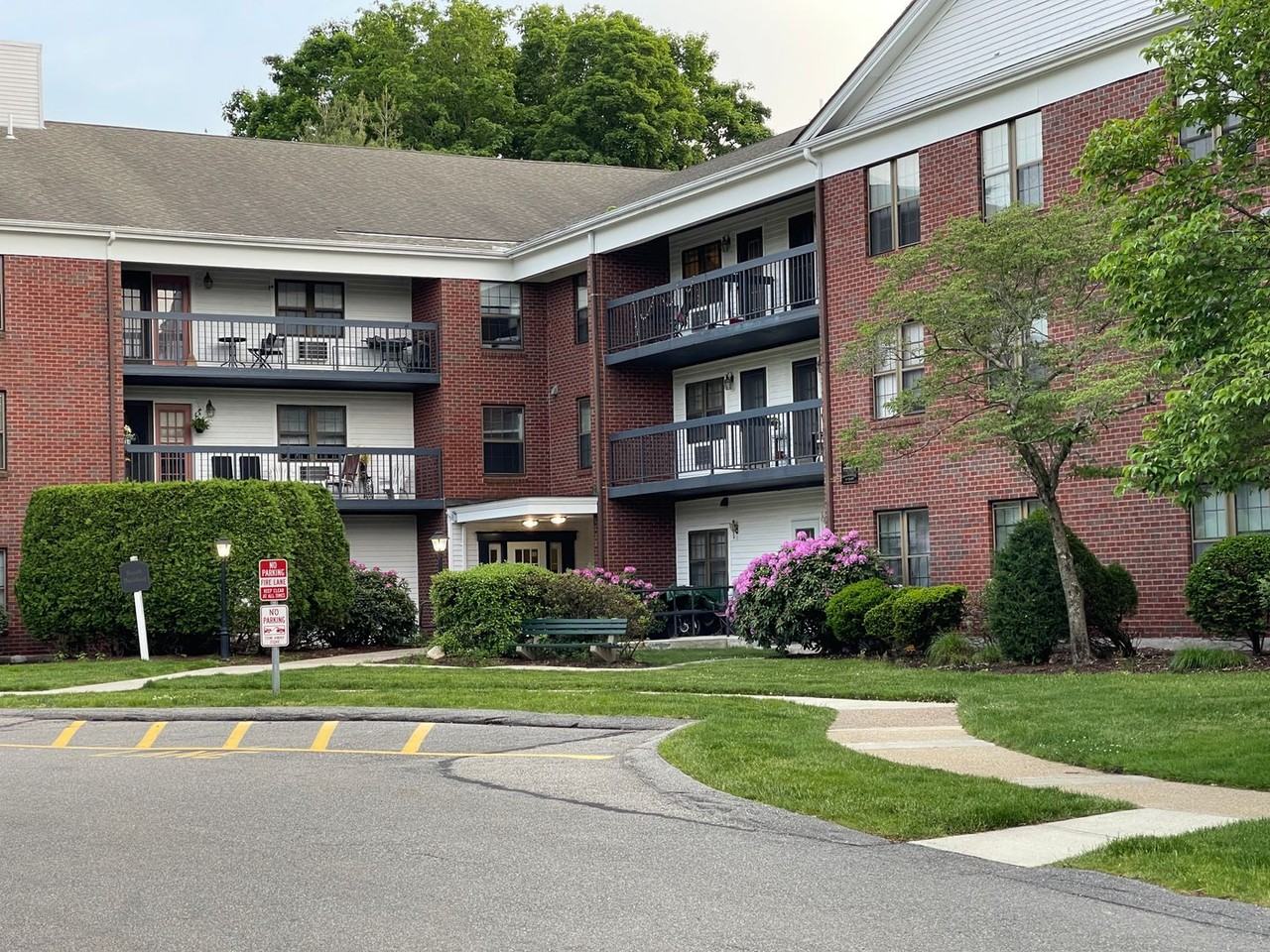 755 Highland Ave - Photo 4 of 17