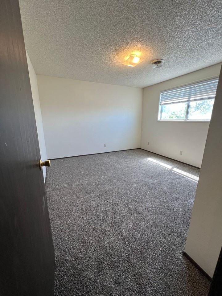 1913 Dawn Ct - Photo 3 of 3