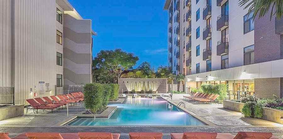 1404 E Riverside Dr #164803 - Photo 2 of 11