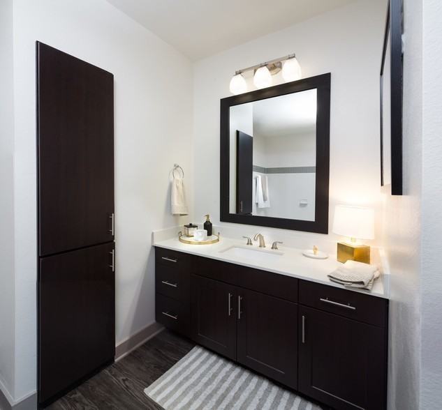 909 Lake Carolyn Pkwy #27615 - Photo 4 of 8