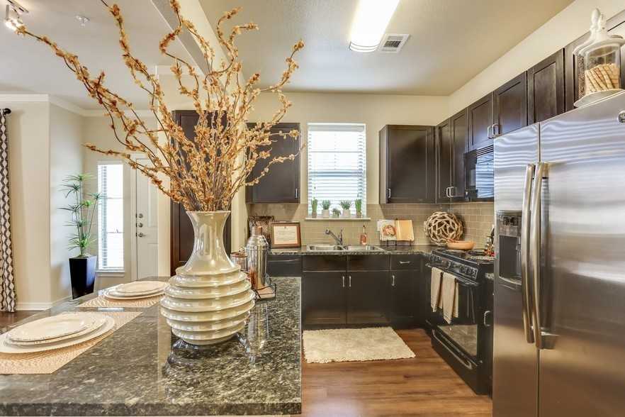 3880 Hulen St #27091 - Photo 4 of 11