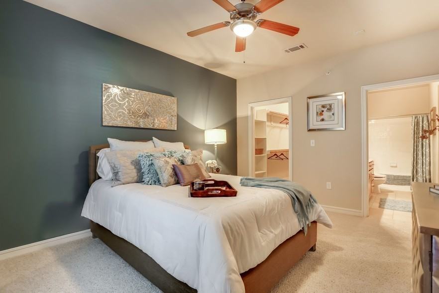 3880 Hulen St #27091 - Photo 6 of 11