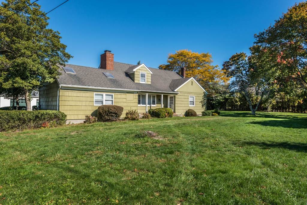 1284 Old Main Rd - Photo 2 of 11