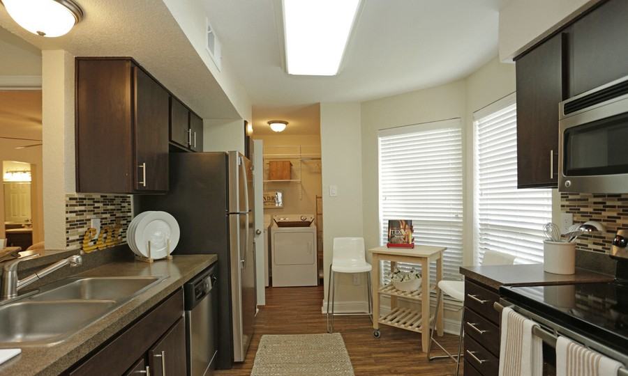 16406 Ledgemont Ln Apt 611 #4358 - Photo 4 of 50