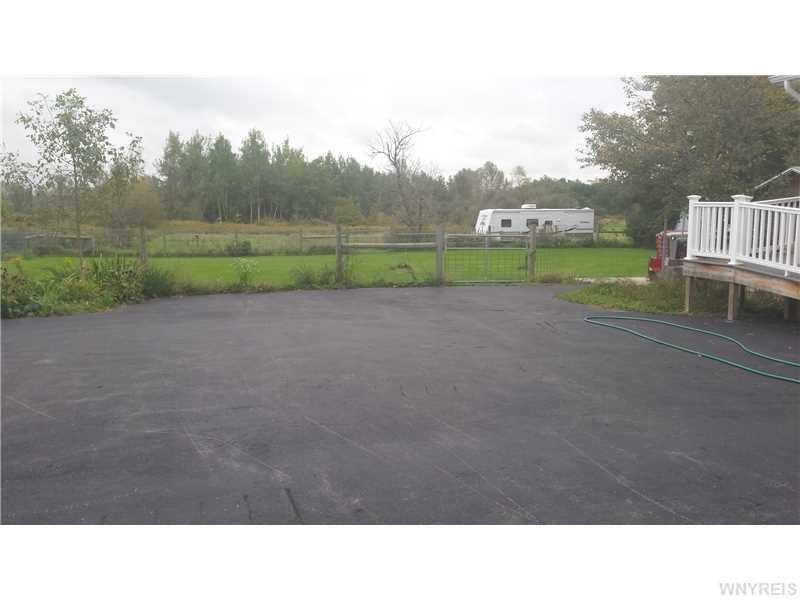 8484 Chestnut Ridge Rd - Photo 2 of 10