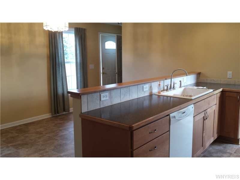 8484 Chestnut Ridge Rd - Photo 3 of 10