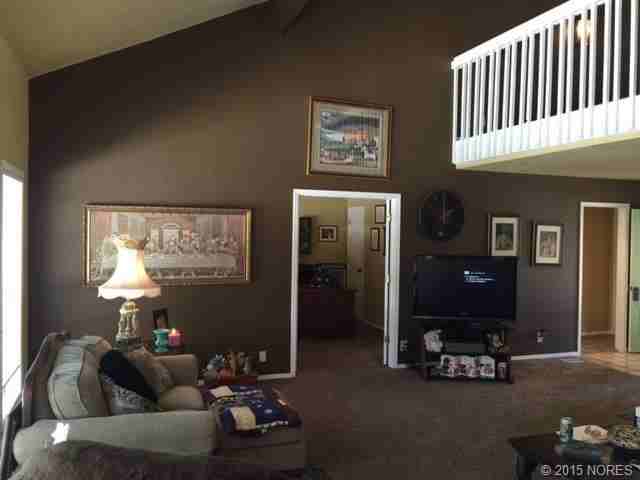 7420 S Oxford Ave - Photo 3 of 13