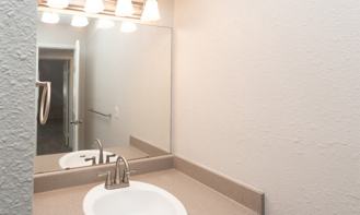 1506 E Riverside Dr #311 - Photo 1 of 1