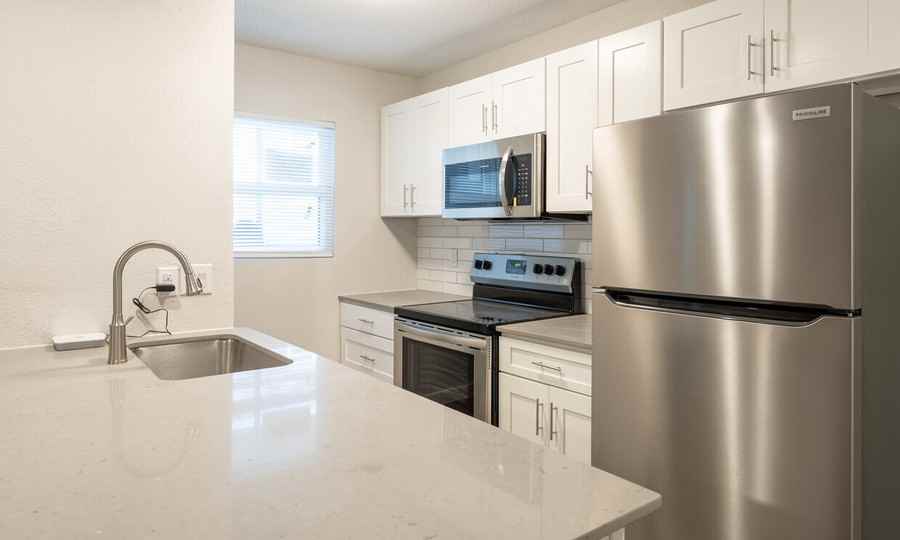 212 W 38th St #576 - Photo 2 of 19