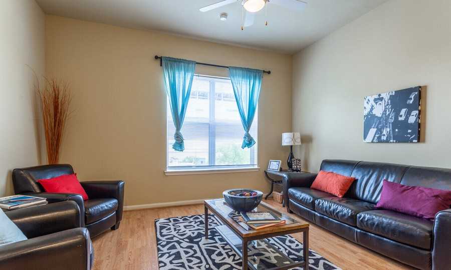 720 W 22nd St #1825 - Photo 3 of 26