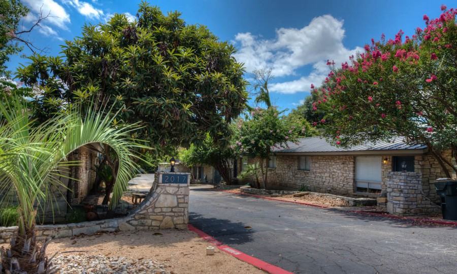 2027 Bluebonnet Ln #306 - Photo 2 of 6