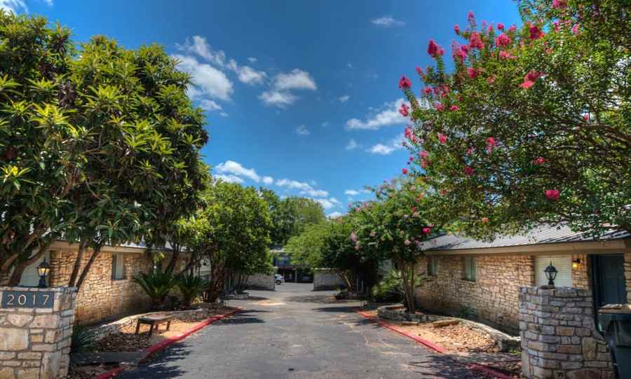 2027 Bluebonnet Ln #306 - Photo 5 of 6