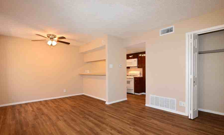 406 W Anderson Ln #1545 - Photo 3 of 33