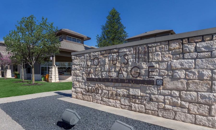 306 Ferguson Dr #894