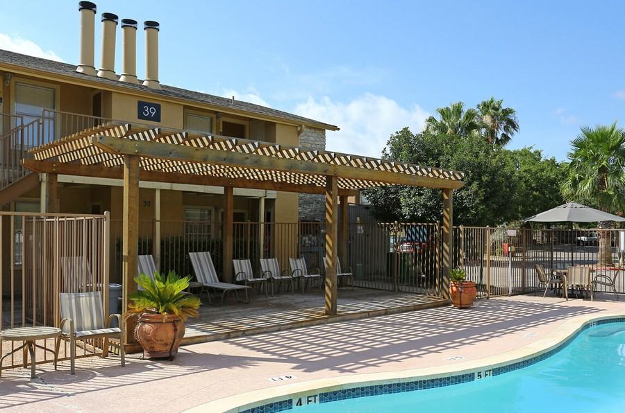 839 Fairfield Dr #1639 - Photo 2 of 50