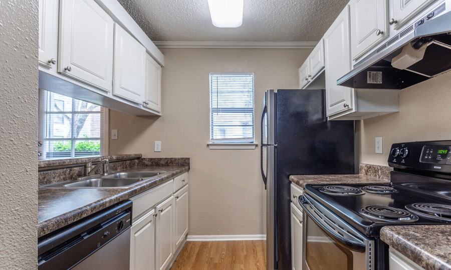 11221 11221 Research/Balcones Woods #992 - Photo 3 of 32