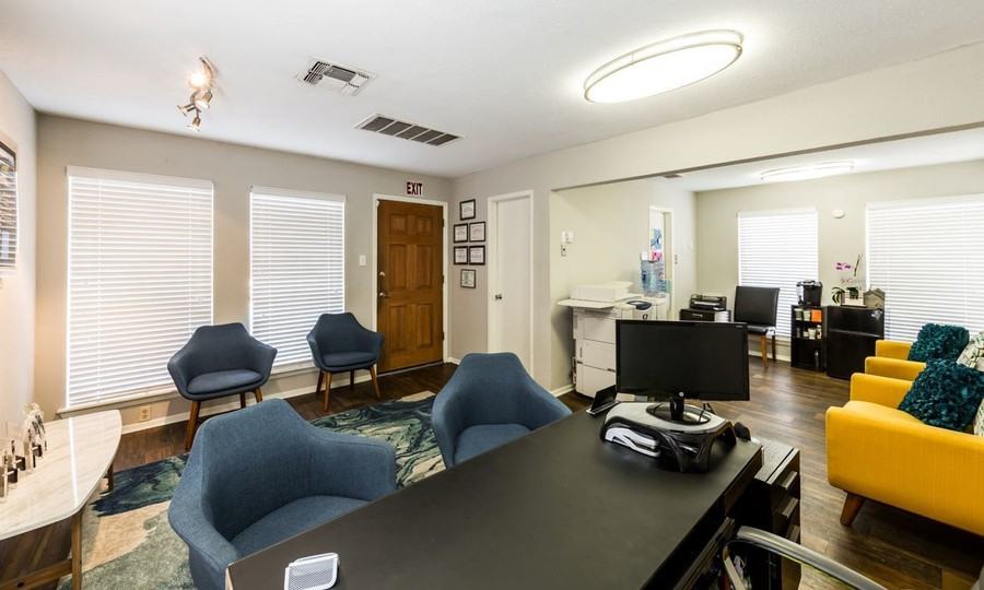 228 E Riverside Dr #1085 - Photo 2 of 15