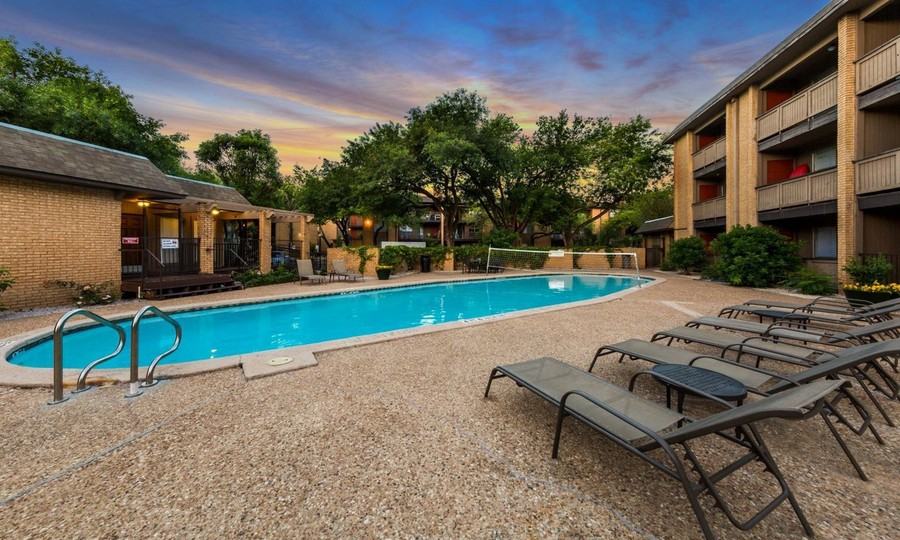 228 E Riverside Dr #1085 - Photo 4 of 15