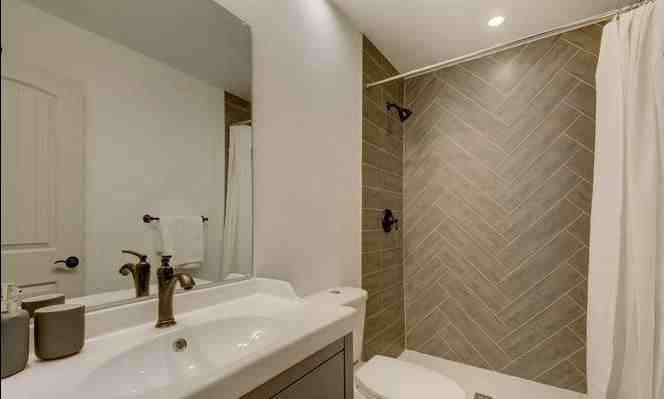 813 W Lynn St #317 - Photo 3 of 23