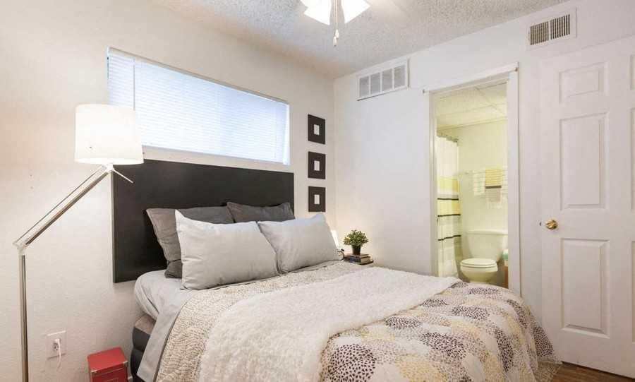 307 W 39th St #916 - Photo 4 of 10