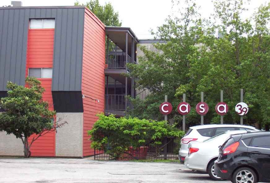 307 W 39th St #916 - Photo 5 of 10