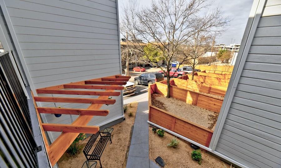 415 W 38th St #322 - Photo 2 of 48