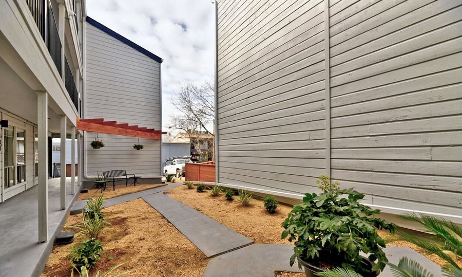 415 W 38th St #322 - Photo 4 of 48