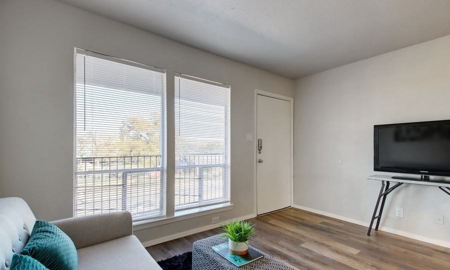 415 W 38th St #322 - Photo 7 of 48