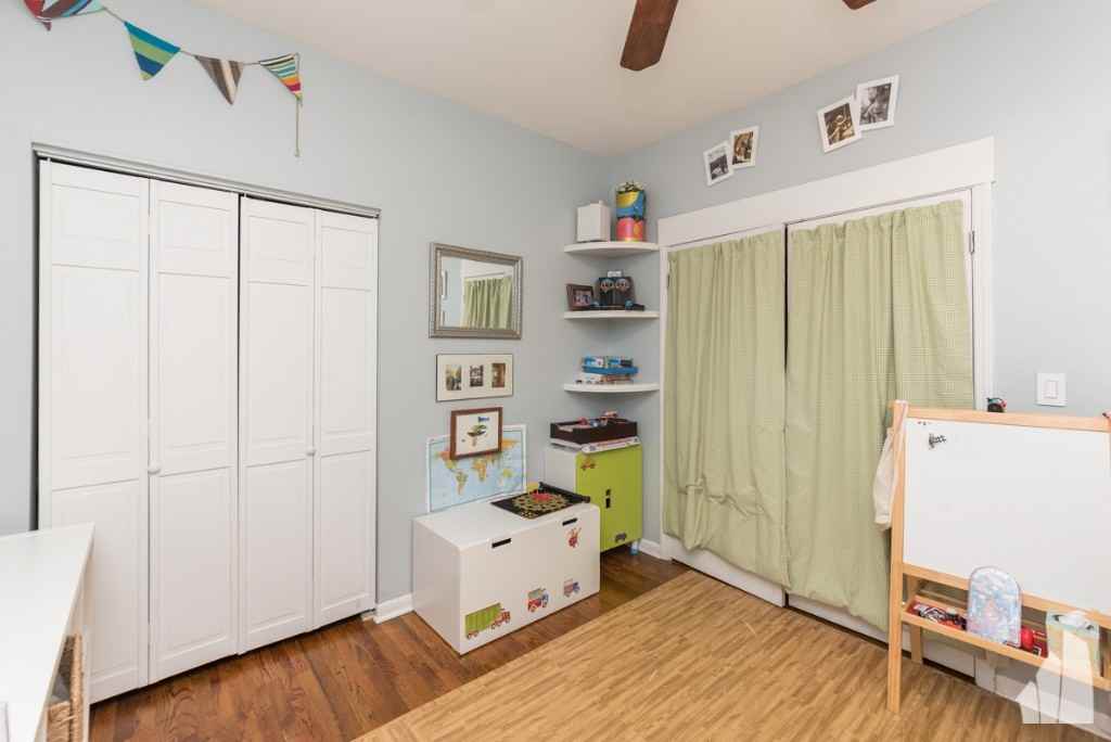 1030 W Byron St #2W - Photo 3 of 10