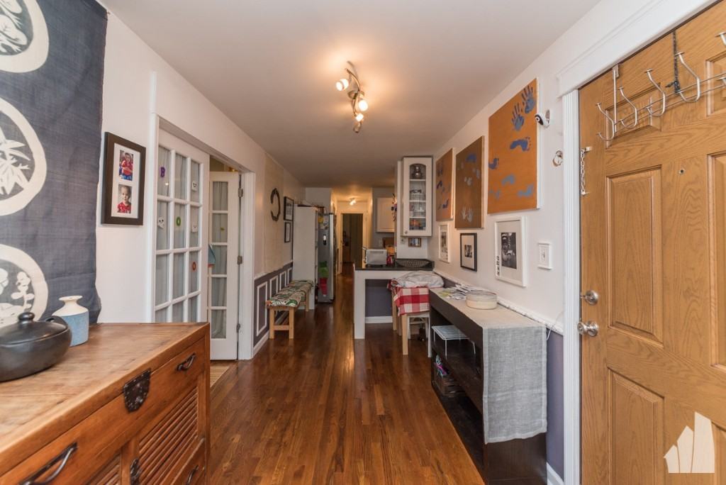 1030 W Byron St #2W - Photo 6 of 10