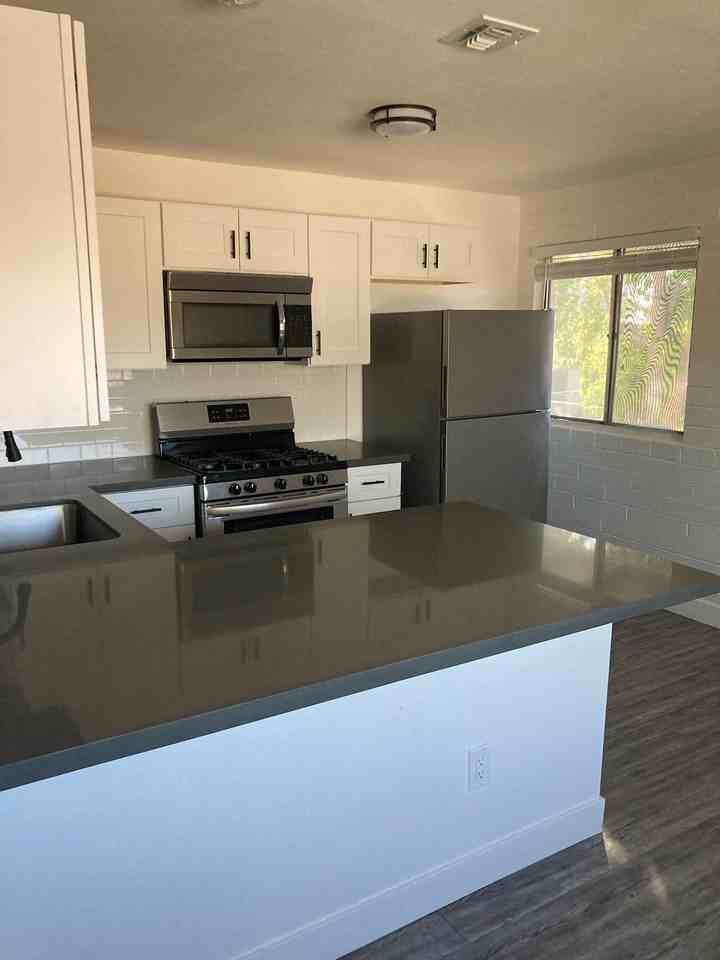 Royal Palms Apartments - Photo 2 of 6