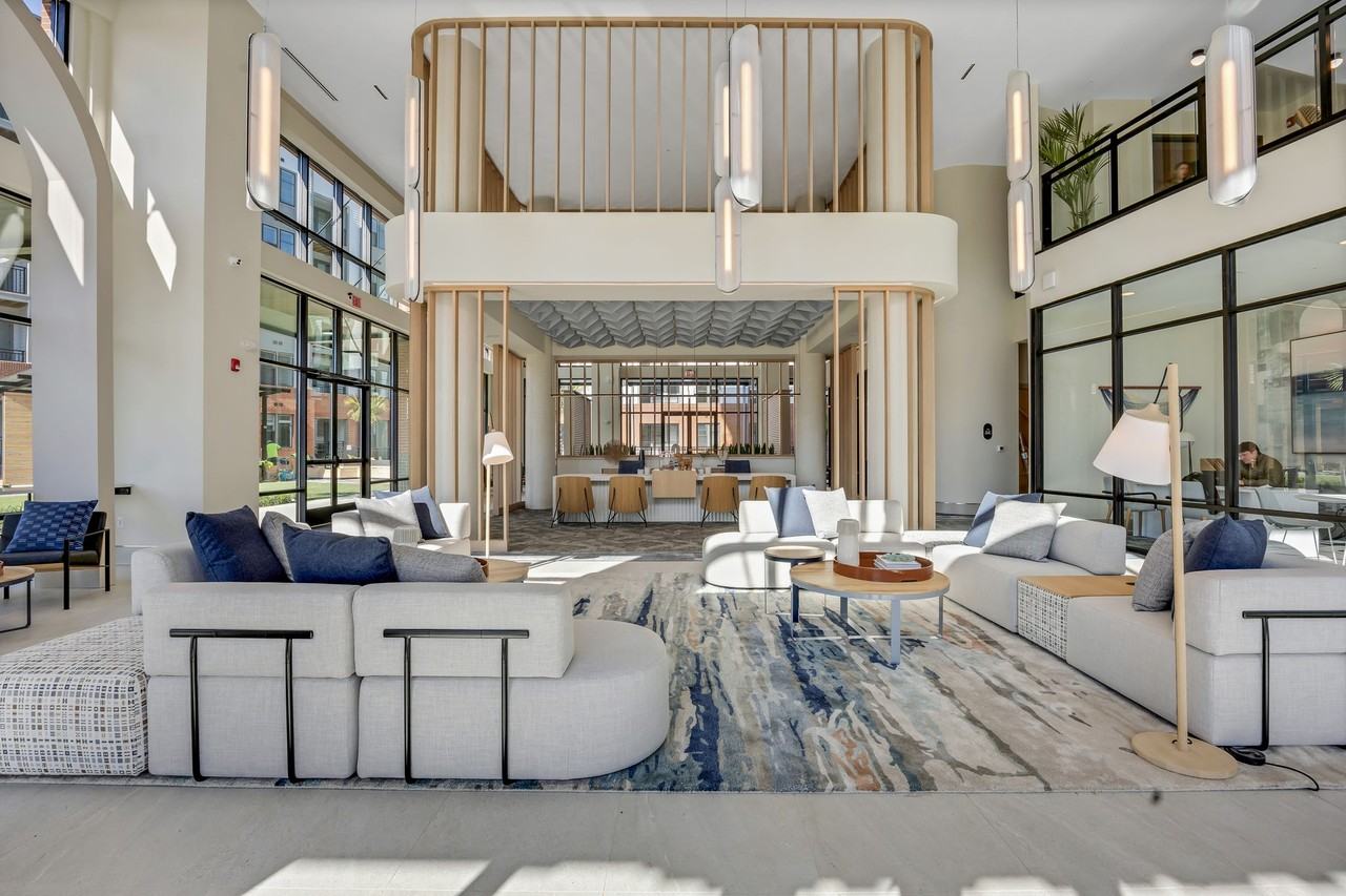 Metropolitan at the Riverwalk - Photo 7 of 50