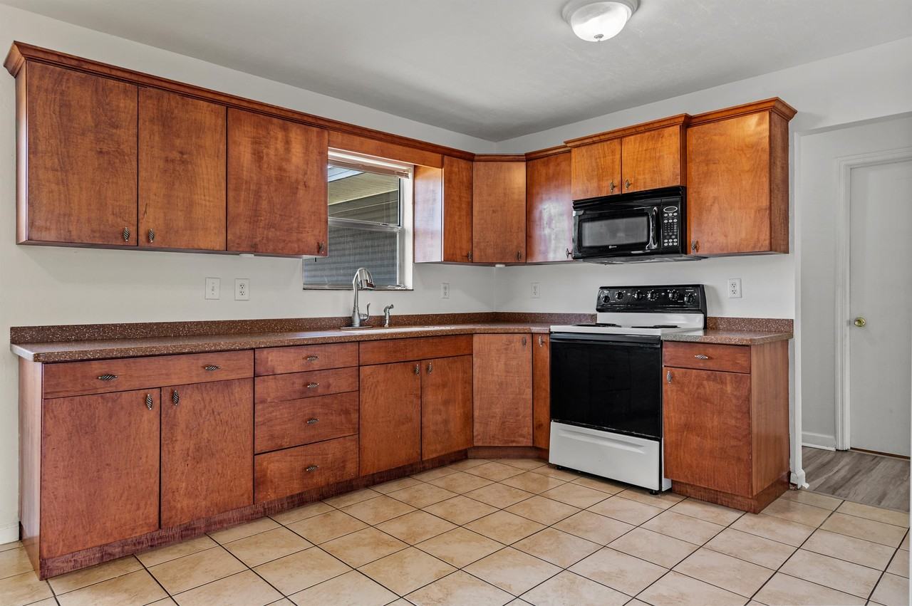 612 Santa Barbara Blvd #1 - Photo 3 of 45