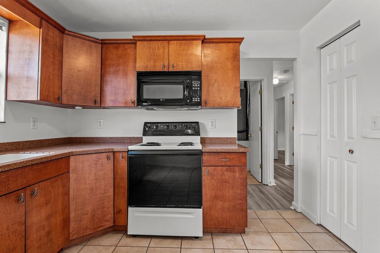 612 Santa Barbara Blvd #1 - Photo 5 of 45