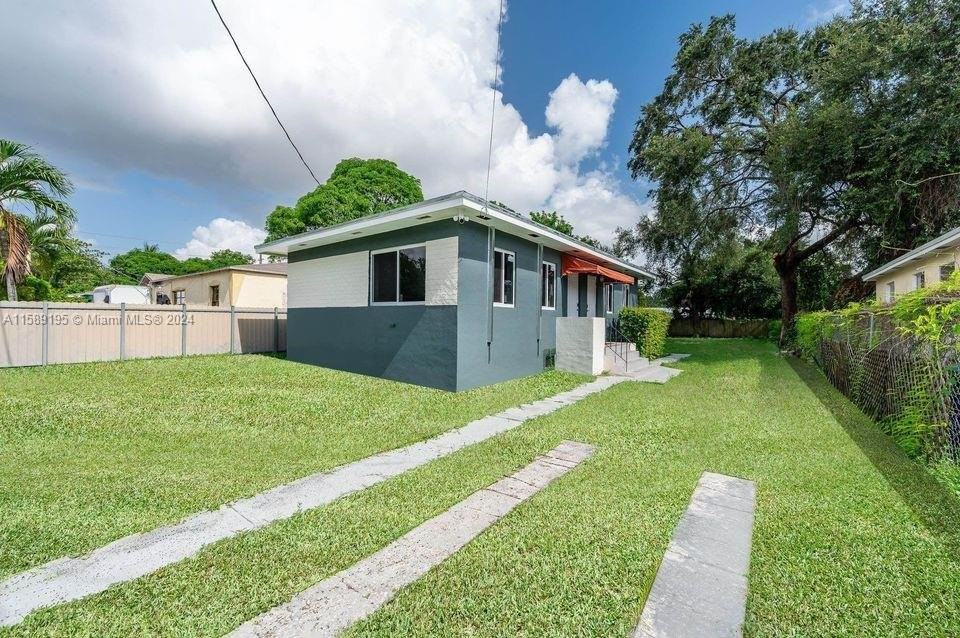 248 Nw 53rd St #2 - Photo 2 of 8