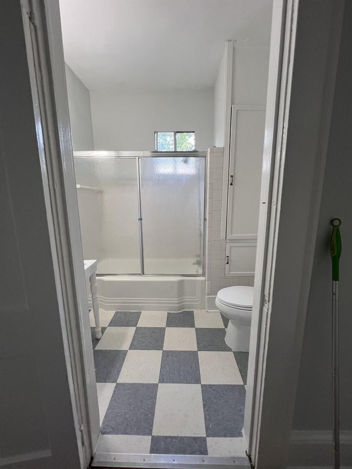 744 Argonne Ave Ne #D - Photo 4 of 18