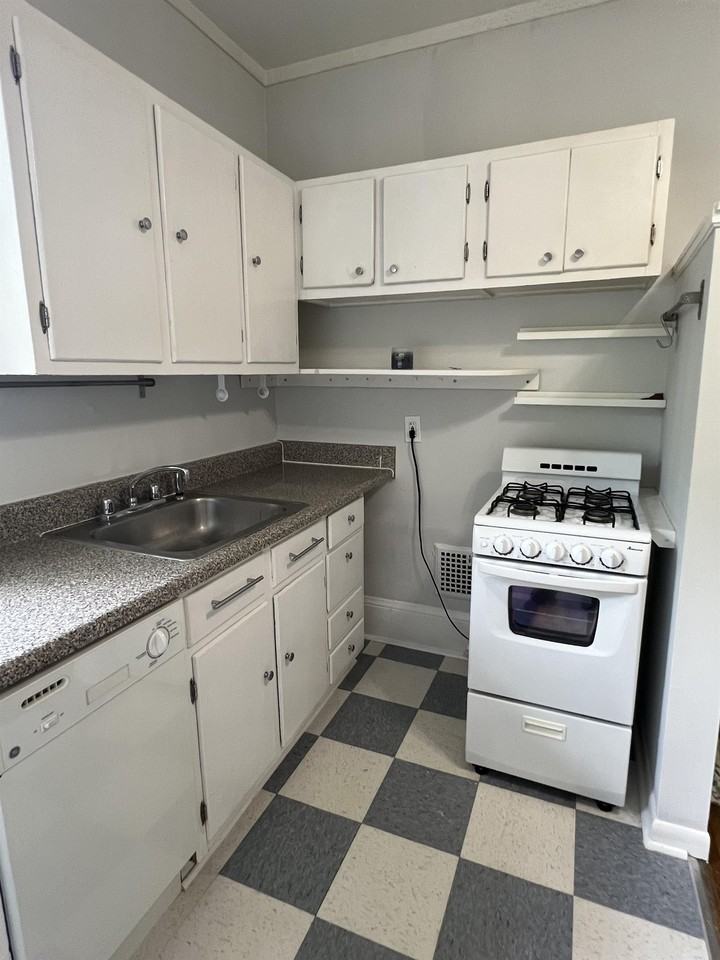744 Argonne Ave Ne #D - Photo 6 of 18
