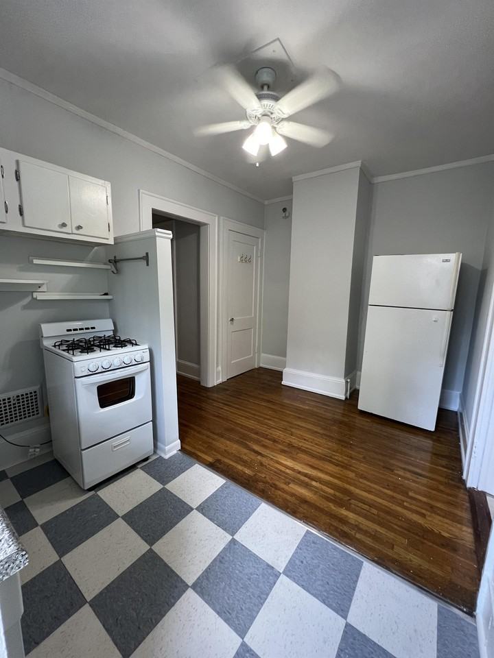 744 Argonne Ave Ne #D - Photo 7 of 18