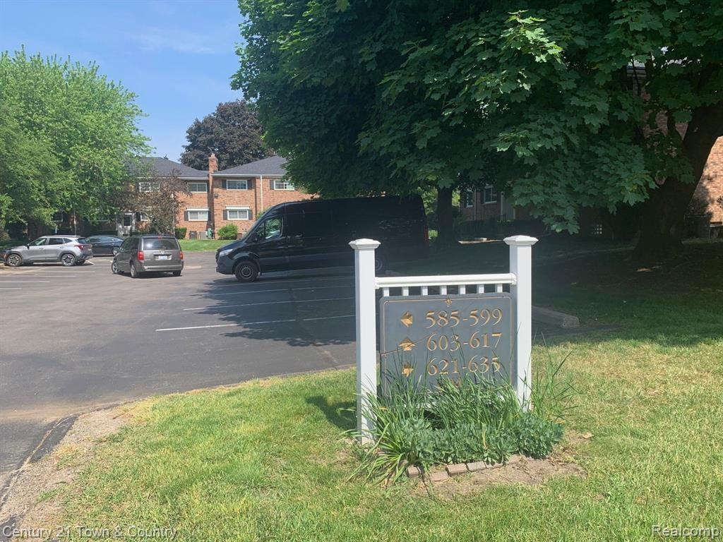 599 E Fox Hills Dr - Photo 2 of 43