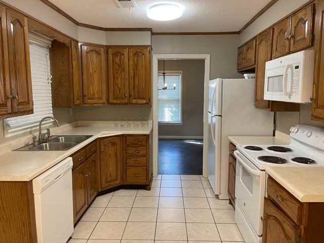 809 Southwest Dr #1 - Photo 4 of 11