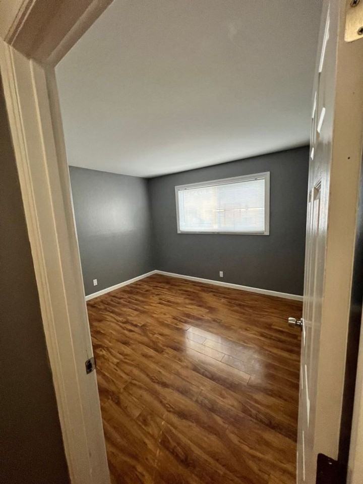 255 - 5300-5304 Van Fleet Ave - Photo 2 of 11