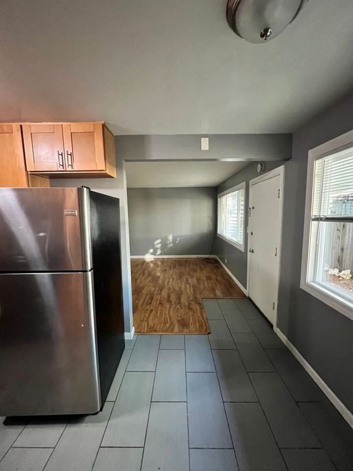 255 - 5300-5304 Van Fleet Ave - Photo 6 of 11