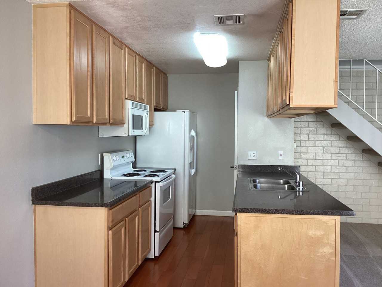 460 W Alamos Ave #3 - Photo 3 of 27